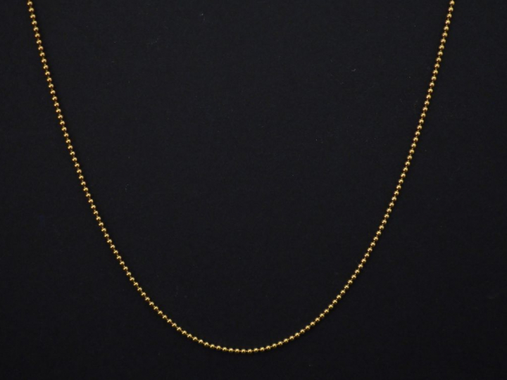 Chaine en or jaune, maille boule. Long. 44,5 cm  Poids. 2,56 g