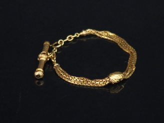 Vente aux enchères Giletière Napoléon III en or jaune et petites pierres de couleur.  Lon