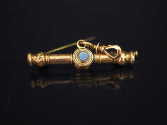 Vente aux enchères Broche porte montre Napoléon III en or jaune, sertie en son centre d'u