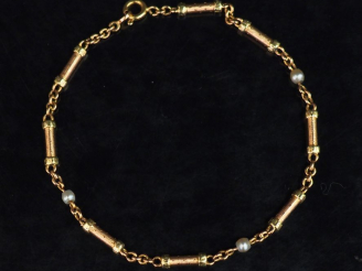 Vente aux enchères Bracelet articulé deux tons d'or, composé de maillons cylindriques à d