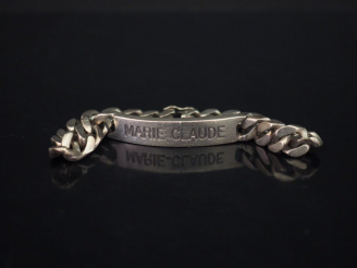 Vente aux enchères Gourmette en argent. Marquée "Marie-Claude". Long. 19,5 cm Poids. 36,9