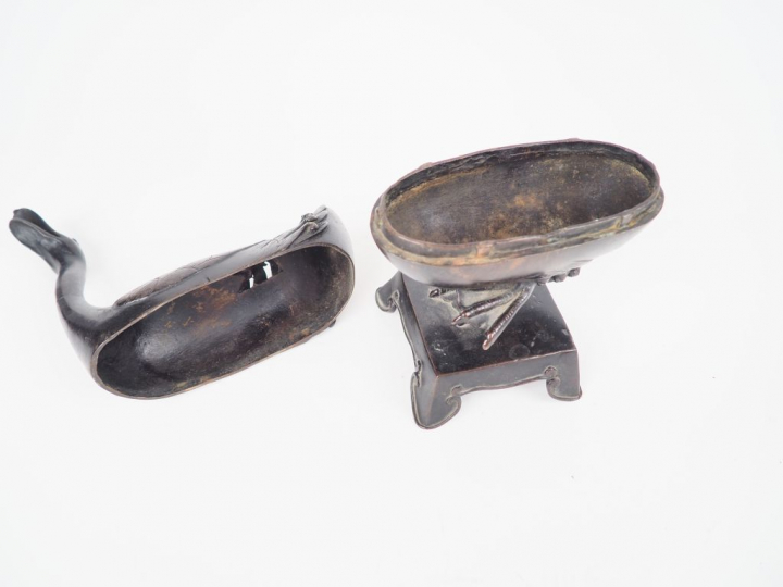 Brule parfum en bronze à patine brune en forme de canard.  Chine XVIII