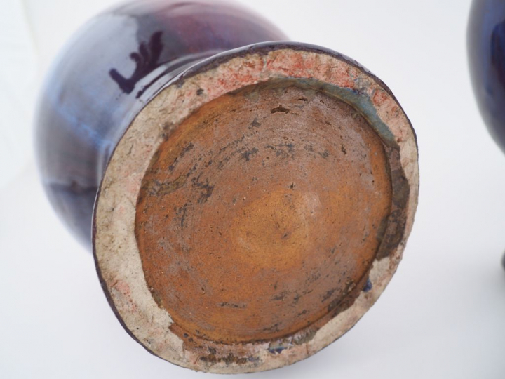 Paire de vases balustres en porcelaine émaillée sang de bœuf et bleu l