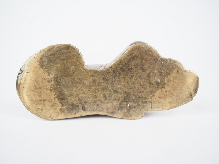 Sujet en bronze représentant probablement Li Bai allongé tenant un rou