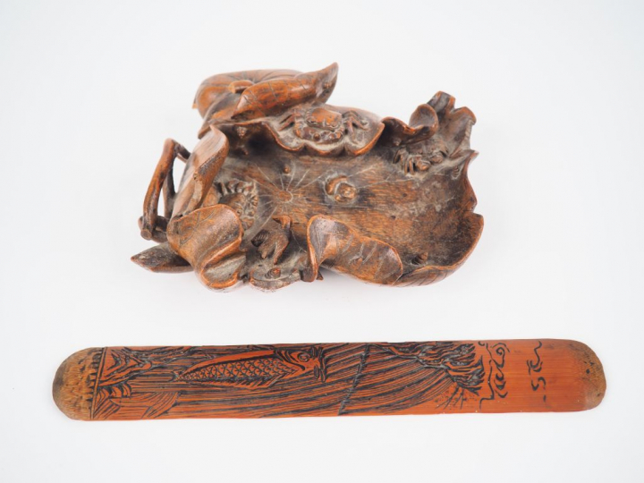 Coupe ou rince pinceaux en bambou reprenant la forme d'une feuille de 