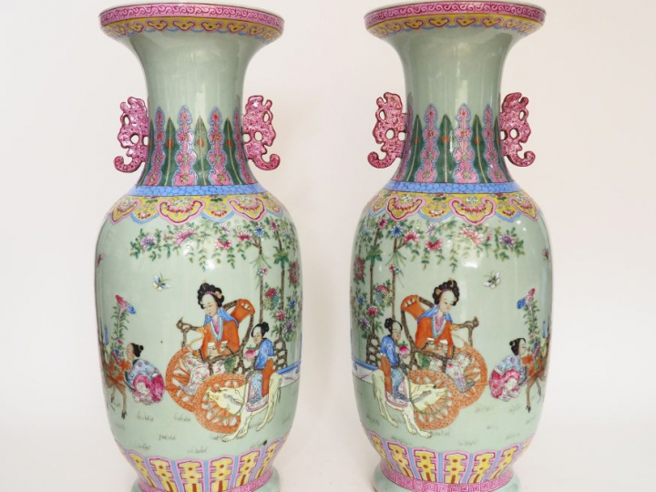 Chine, XIXe siècle,  Paire de grands vases en porcelaine et émaux de l