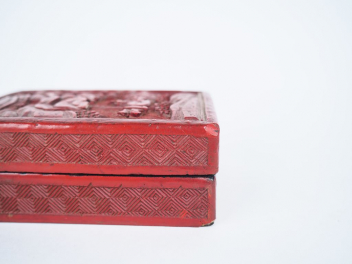 Boite en laque   Chine XIXème  Dim. 9,5 x 6,5 cm