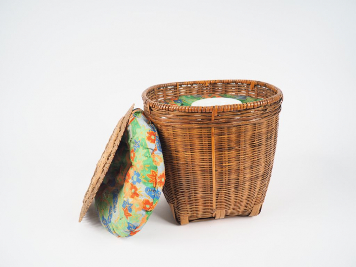 Théière en porcelaine et émaux de la famille rose, à décor de diginita