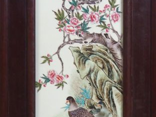 Chine première moitié du XXème Important panneau en porcelaine et émau