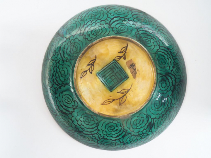 Japon, XVIIe - XVIIIe siècle,  Coupe en grès de type Ko-kutani, à déco