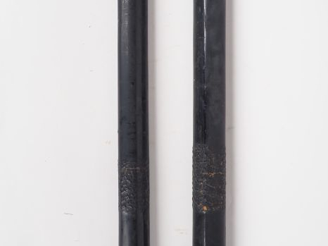 Japon, période Edo, Deux lances de type suyari à rainure centrale Hi s