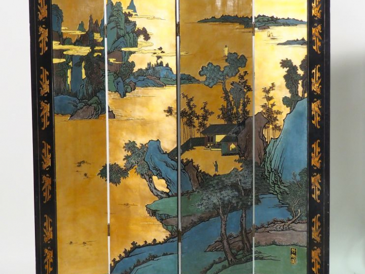 Paravent XXème en laque style coromandel, à décor double faces de pays
