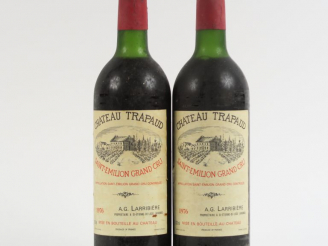 Vente aux enchères 2 BOUTEILLES CHÂTEAU TRAPAUD ST EMILION GC - 1976 - LB