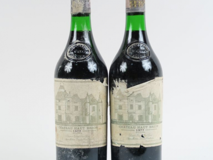 2 BOUTEILLES CHÂTEAU HAUT BRION 1er CC GRAVES - 1977 - EA/BS