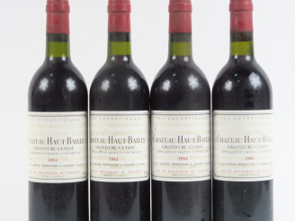 Vente aux enchères 4 BOUTEILLES CHÂTEAU HAUT BAILLY GCC GRAVES - 1981 - BG