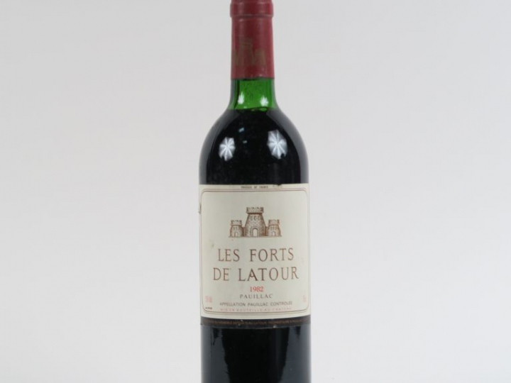1 BOUTEILLE LES FORTS DE LATOUR PAUILLAC - 1982 - LB
