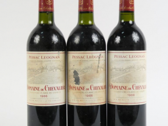 Vente aux enchères 3 BOUTEILLES DOMAINE DE CHEVALIER GCC GRAVES - 1986 - BG