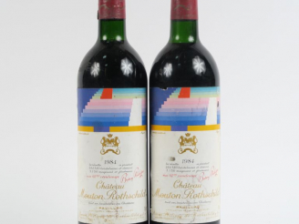 Vente aux enchères 2 BOUTEILLES CHÂTEAU MOUTON ROTHSCHILD 1er GCC PAUILLAC - 1984 - 1 BG/