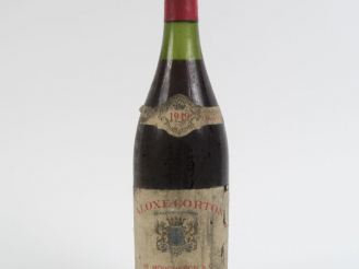 Vente aux enchères 1 BOUTEILLE ALOXE CORTON DE MOUCHERON - 1949 - 3,5 CM/ELA/BS