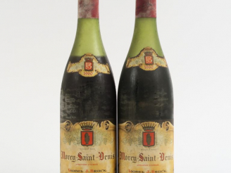 Vente aux enchères 2 BOUTEILLES MOREY ST DENIS LIONEL J. BRUCK - 1960 - 5,5 CM/6 CM/CAPSU