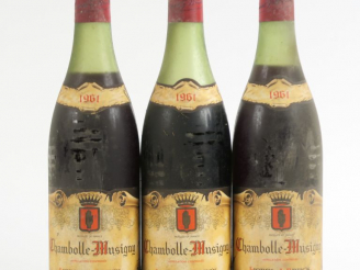 Vente aux enchères 3 BOUTEILLES CHAMBOLLE MUSIGNY LIONEL J. BRUCK - 1961 - 4 CM/4,5 CM/7 