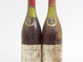 Vente aux enchères 2 BOUTEILLES NUITS ST GEORGES 1er CRU LOUIS LATOUR - 1971 - 4 CM/5 CM/
