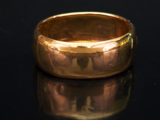 Vente aux enchères Bracelet manchette Napoléon III rigide en or jaune.  Larg. 2,7 cm  Poi