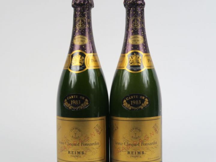 2 BOUTEILLES CHAMPAGNE VEUVE CLICQUOT 'CARTE D'OR' - 1983