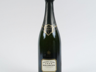 Vente aux enchères 1 BOUTEILLE CHAMPAGNE BOLLINGER 'GRANDE ANNÉE' - 1992 - COFFRET