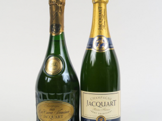 Vente aux enchères 2 BOUTEILLES CHAMPAGNE JACQUART - COFFRETS : 1 'BRUT TRADITION' 2000 -