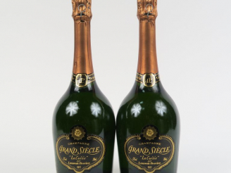 Vente aux enchères 2 BOUTEILLES CHAMPAGNE LAURENT PERRIER 'CUVÉE GRAND SIÈCLE'
