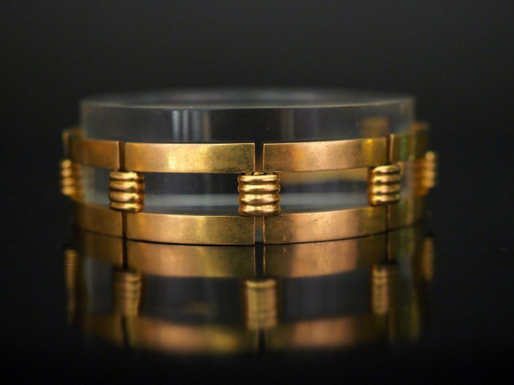 Bracelet articulé en or jaune, composé de maillons rectangulaires ajou