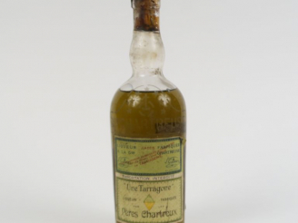 Vente aux enchères 1 DEMIE BOUTEILLE CHATREUSE TARRAGONE PÉRIODE 1932/1935 - BOUCHON ET C