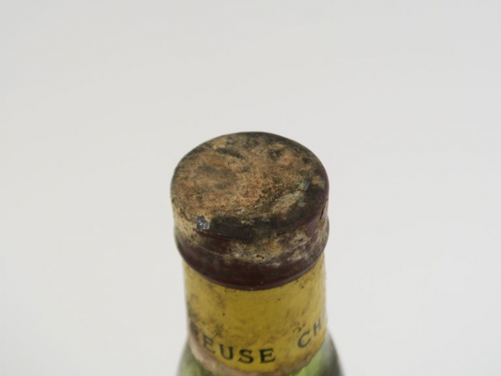 1 BOUTEILLE CHARTREUSE JAUNE PÉRIODE 1956/1964 - CAPS LÉGER ABIMÉE