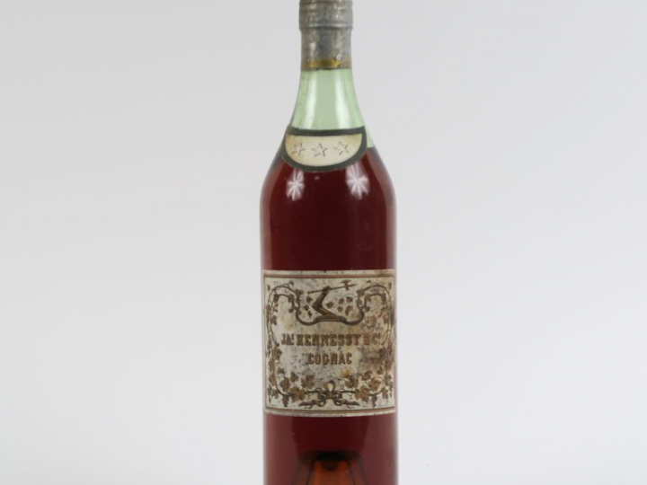 1 VIEILLE BOUTEILLE COGNAC HENNESSY   CIE - CAPSULE ÉTAIN