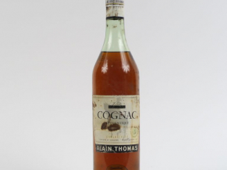 Vente aux enchères 1 VIEILLE BOUTEILLE VIEUX COGNAC ALAIN THOMAS - CAPSULE ÉTAIN