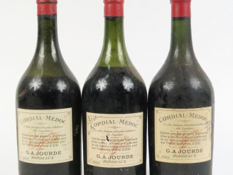 Vente aux enchères 1 VIEILLE BOUTEILLE LIQUEUR CORDIAL MÉDOC