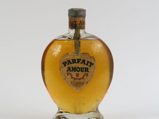 Vente aux enchères 1 VIEILLE BOUTEILLE PARFAIT AMOUR CAZANOVE