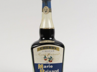 Vente aux enchères 1 VIEILLE BOUTEILLE LIQUEUR CHERRY BRANDY MARIE BRIZARD 24°