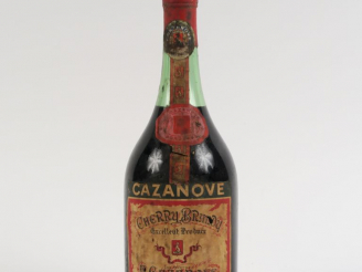 Vente aux enchères 1 VIEILLE BOUTEILLE LIQUEUR CHERRY BRANDY CAZANOVE