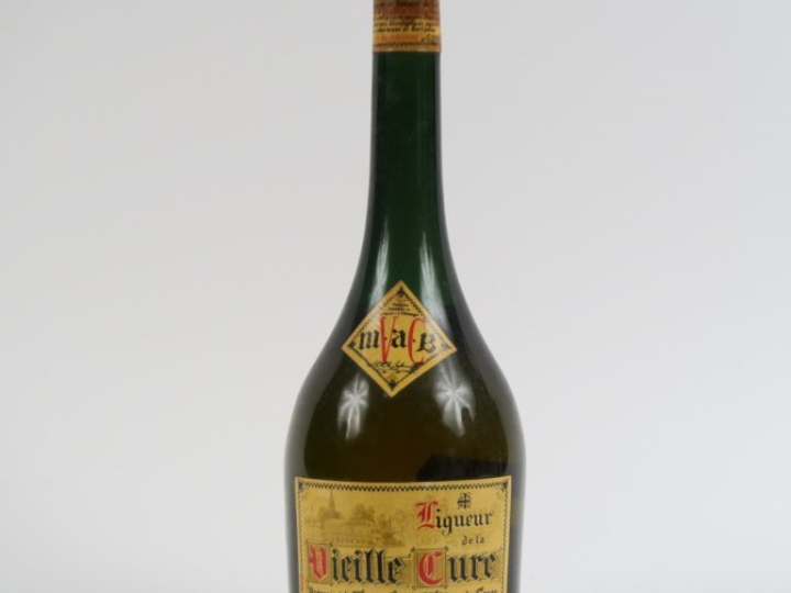 1 BOUTEILLE LIQUEUR DE LA VIEILLE CURE - COFFRET