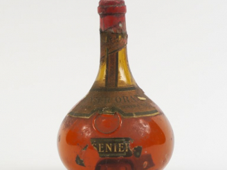 Vente aux enchères 1 TRÈS VIEILLE BOUTEILLE LIQUEUR ORANGE CUSENIER - EA
