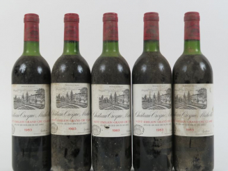 Vente aux enchères 5 BOUTEILES CHÂTEAU CROQUE MICHOTTE GCC ST EMILION - 1983 - 1 BG/2 LB/