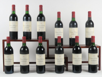 Vente aux enchères 12 BOUTEILLES CHÂTEAU BELLEGRAVE POMEROL - 1987 - 4 BG/6 LB/2 HEP