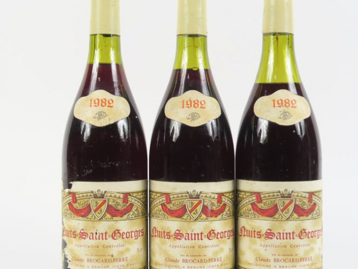 3 BOUTEILLES NUITS ST GEORGES CLAUDE BROCARD FERRÉ - 1982 - 1 à 4,5 CM
