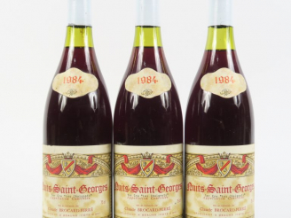 Vente aux enchères 3 BOUTEILLES NUITS ST GEORGES 1er CRU 'LES CHAIGNOTS' CLAUDE BROCARD F