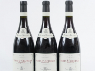Vente aux enchères 3 BOUTEILLE NUITS ST GEORGES 1er CRU NUITON BEAUMOY - 2010