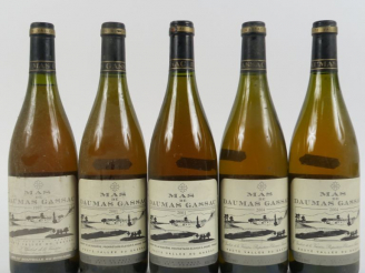 Vente aux enchères 5 BOUTEILLES MAS DE DAUMAS GASSAC BLANC : 1 de 1997 - 2 de 2001 - 2 de