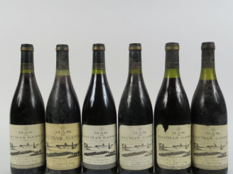 Vente aux enchères 6 BOUTEILLES MAS DE DAUMAS GASSAC : 1 de 1983 - 1 de 1985 - 1 de 1988 