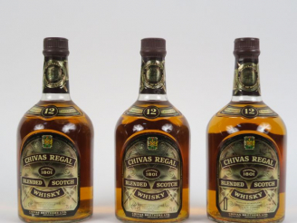 Vente aux enchères 3 BOUTEILLES CHIVAS REGAL 43° - COFFRET